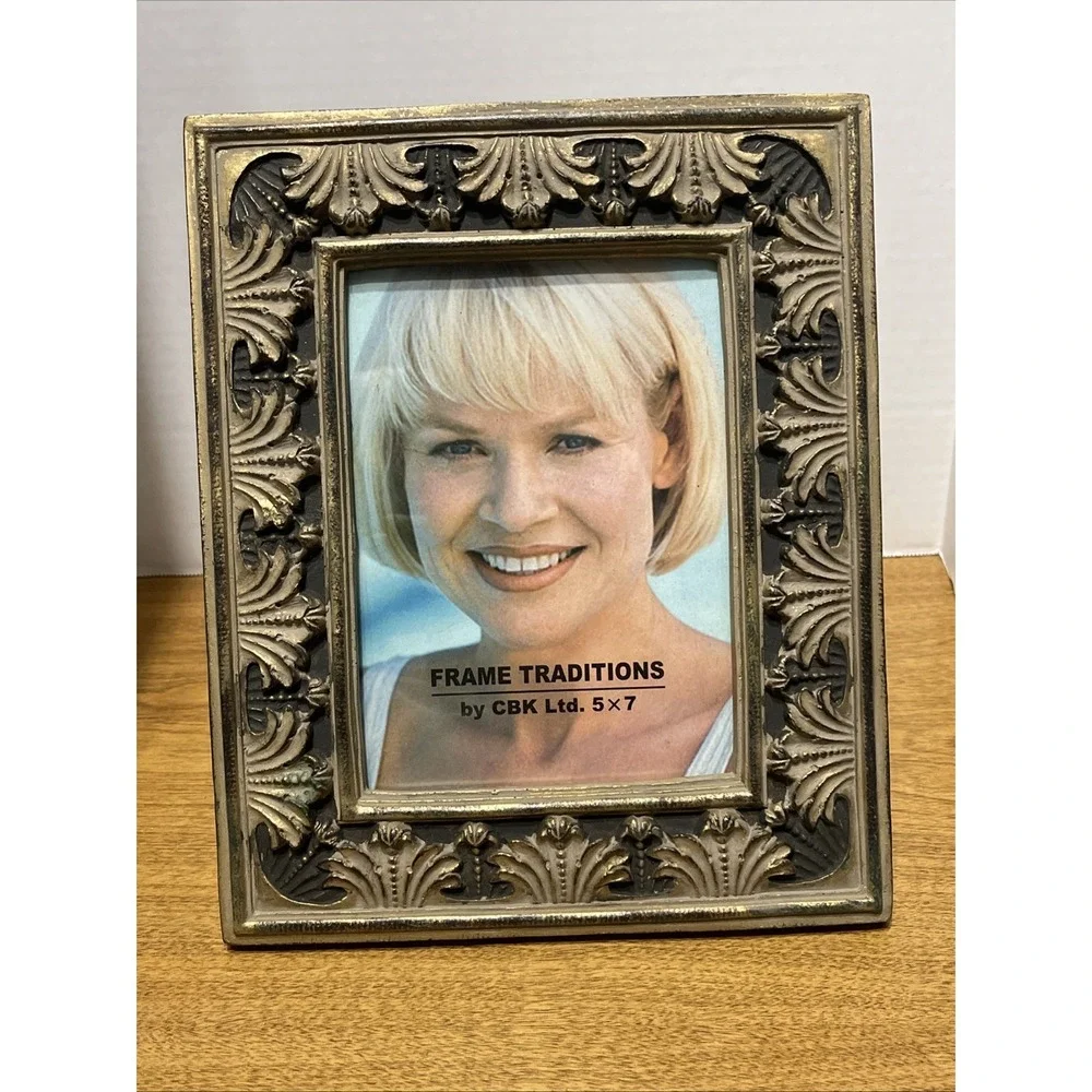 PHOTO FRAME ... Frame Traditions by CBK Ltd. 5 X 7...heavy See Photos For Flaw