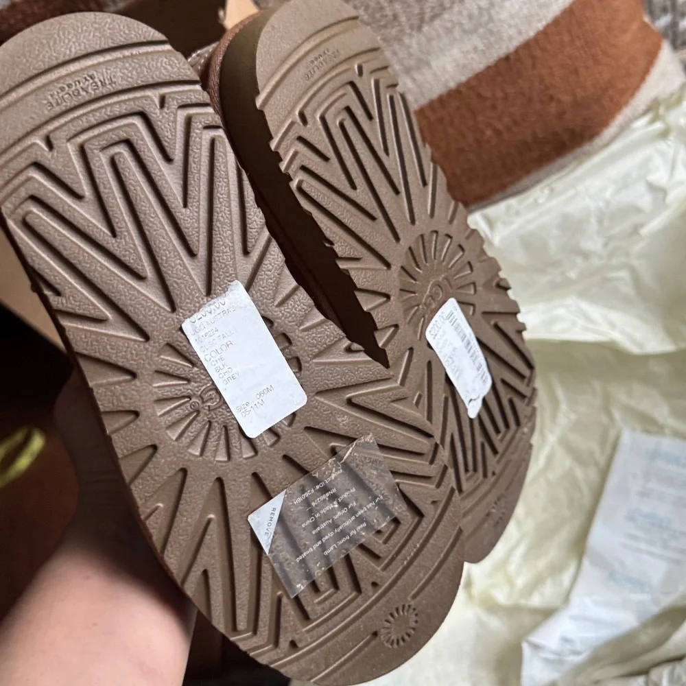 UGG classic mid