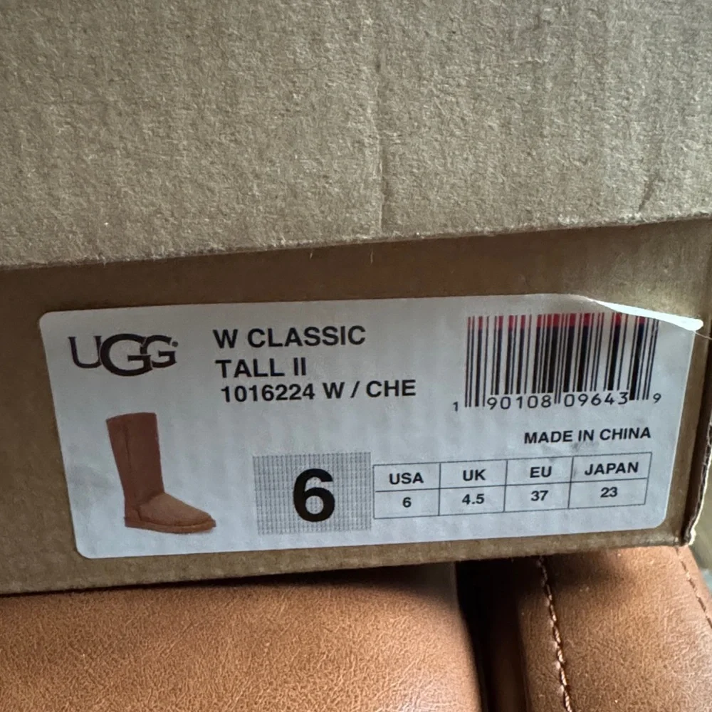 UGG classic mid