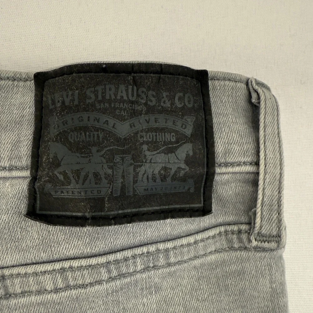 Levis 10 inches retention