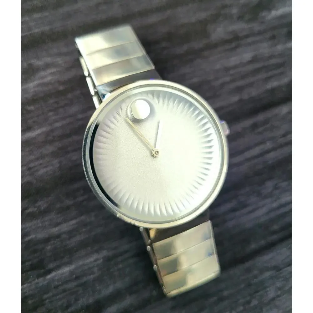 Movado Edge 34mm 5.5 Inch Sapphire Crystal Ladies‎ Watch Runs