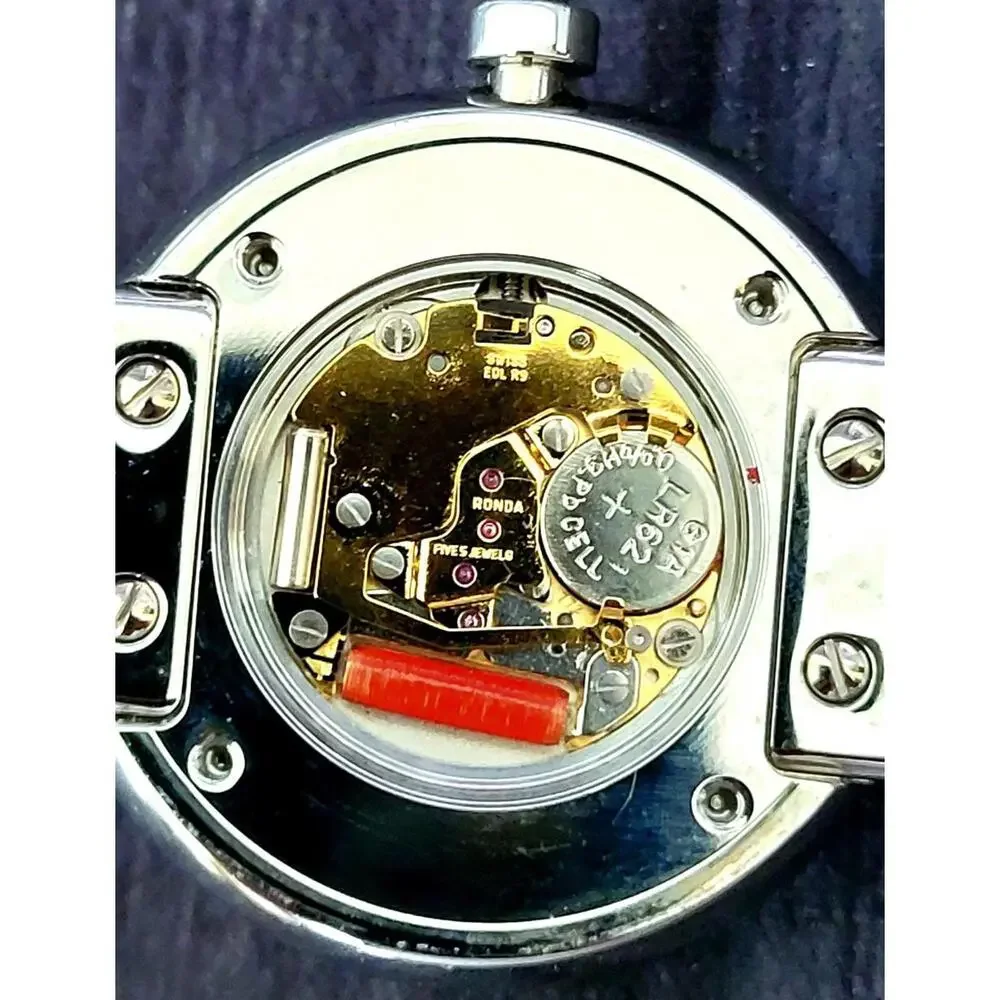 Movado Edge 34mm 5.5 Inch Sapphire Crystal Ladies‎ Watch Runs