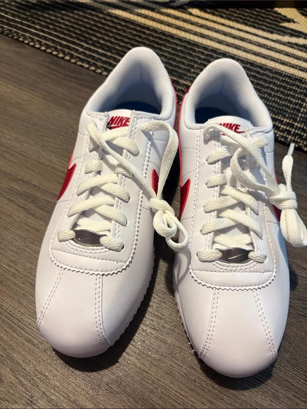 Nike classic low