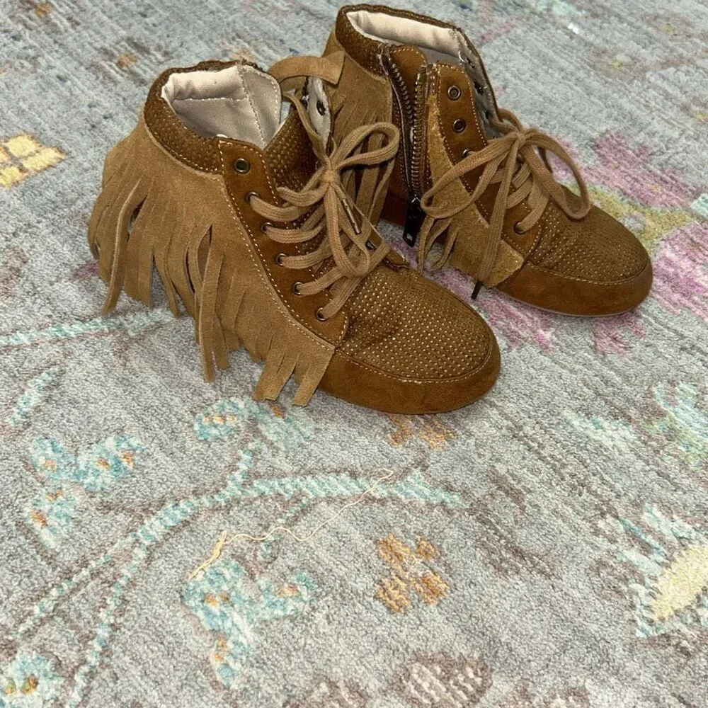 Joyfolie Brown fringe wedge sneaker sz 10 girls