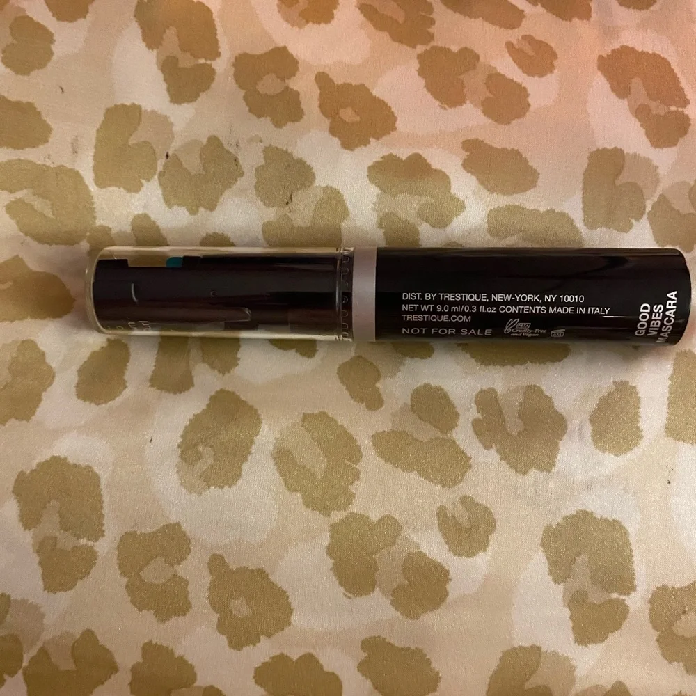 Trestique Good Vibes Mascara ( icelandic Black) with built in curler