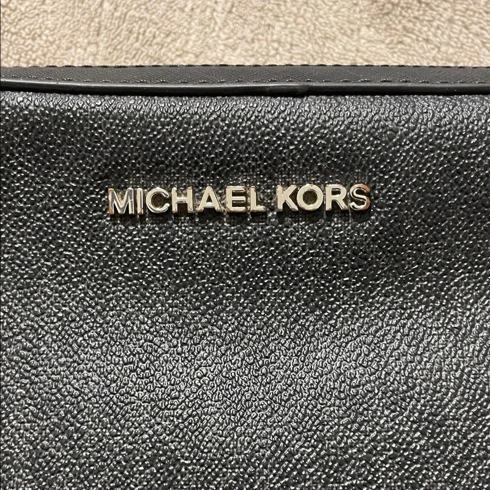 Michael Kors chain essentials