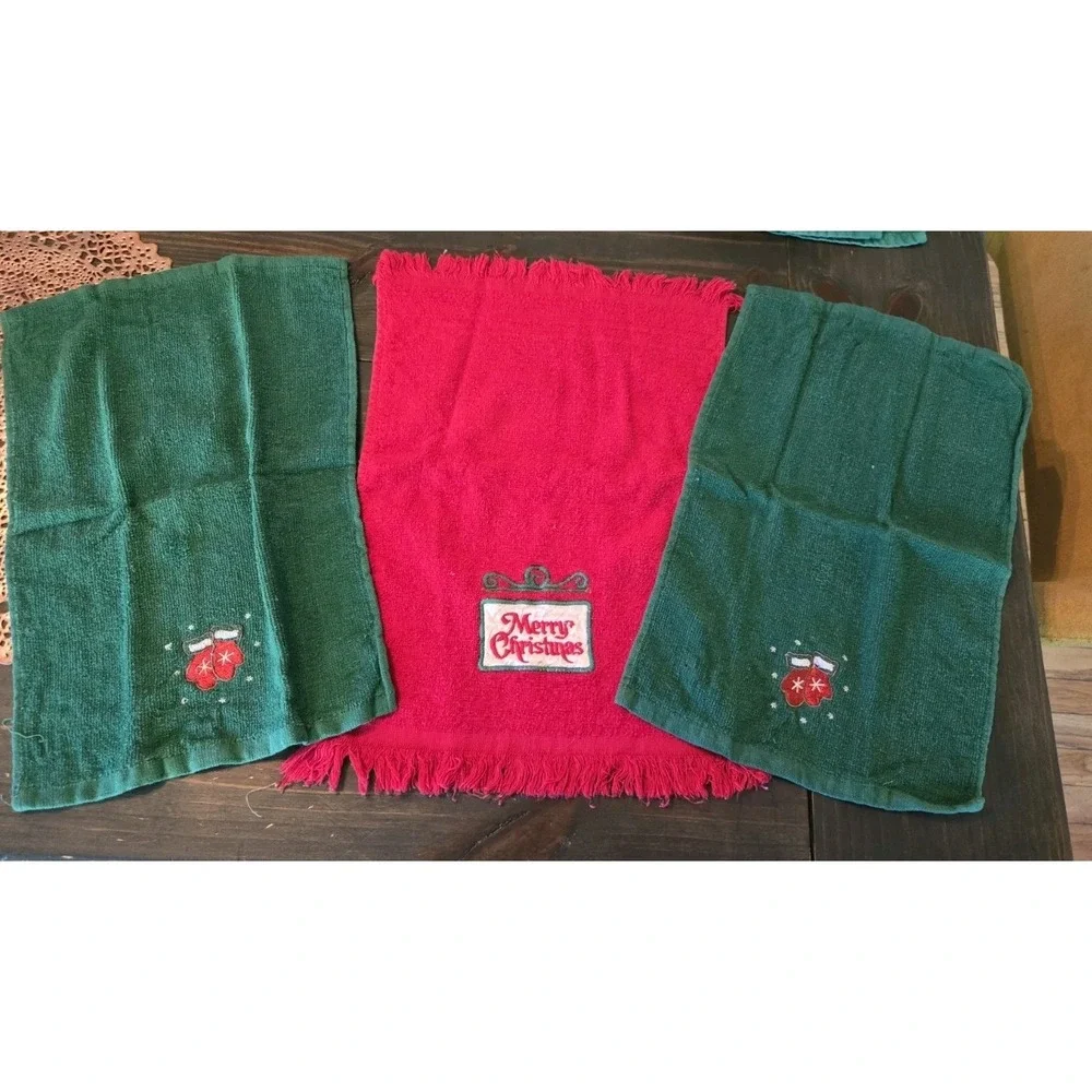 Bundle of Vintage Christmas Bath‎ Hand Towels and Kitchen Towels