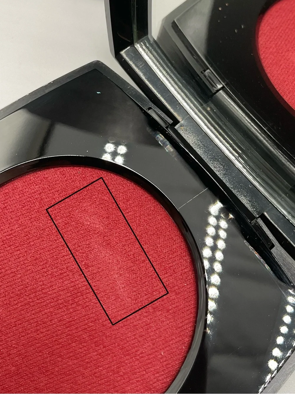 Chanel Joues Contraste Intense Cream-to-Powder Blush in Grenat Profond - BNWOB