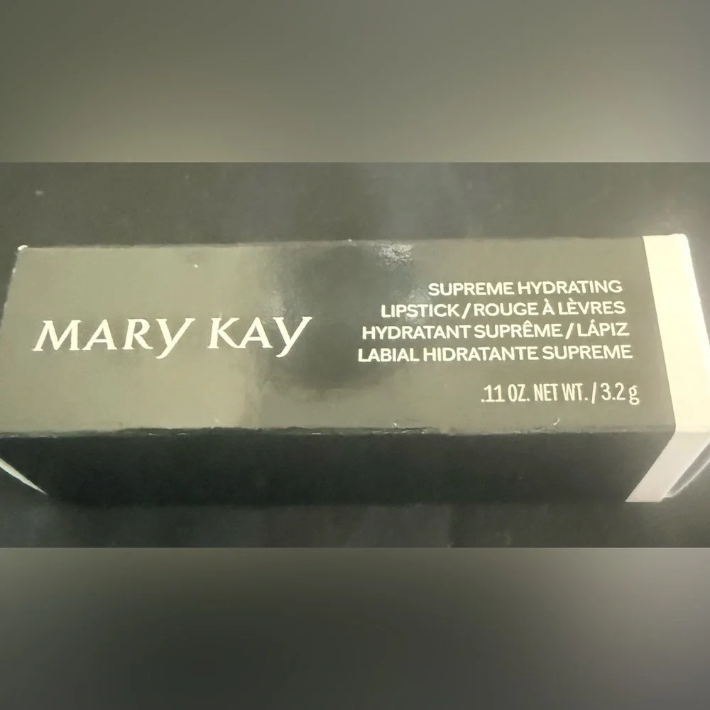 Mary Kay Supreme Hydrating Lipstick - Very Raspberry New in Box