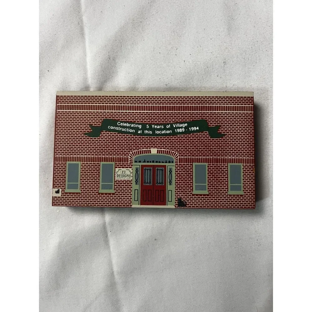 The Cat's Meow 1994 FJ Designs Inc Wooster Ohio Makers of the Village Since 1982