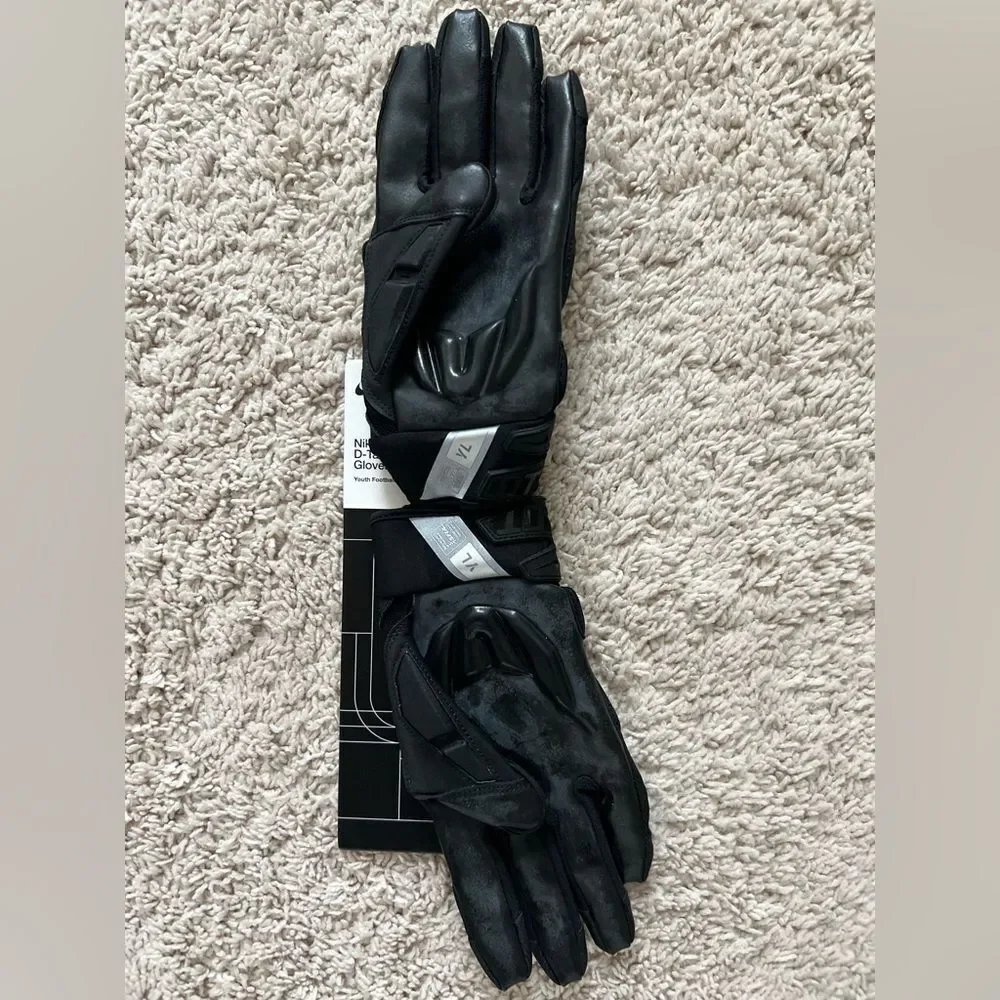 Nike tack football