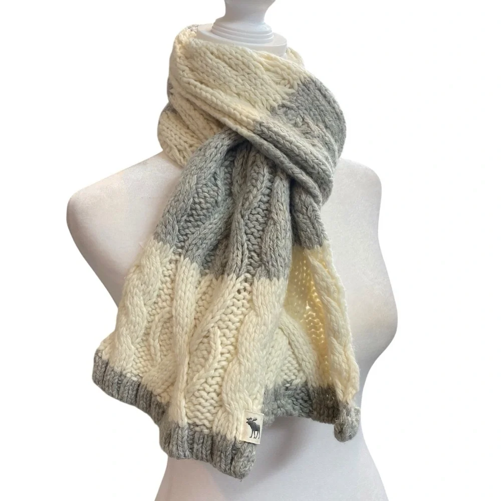 Vintage ABERCROMBIE & FINCH Chunky Cable Knit color block Scarf in Cream Gray