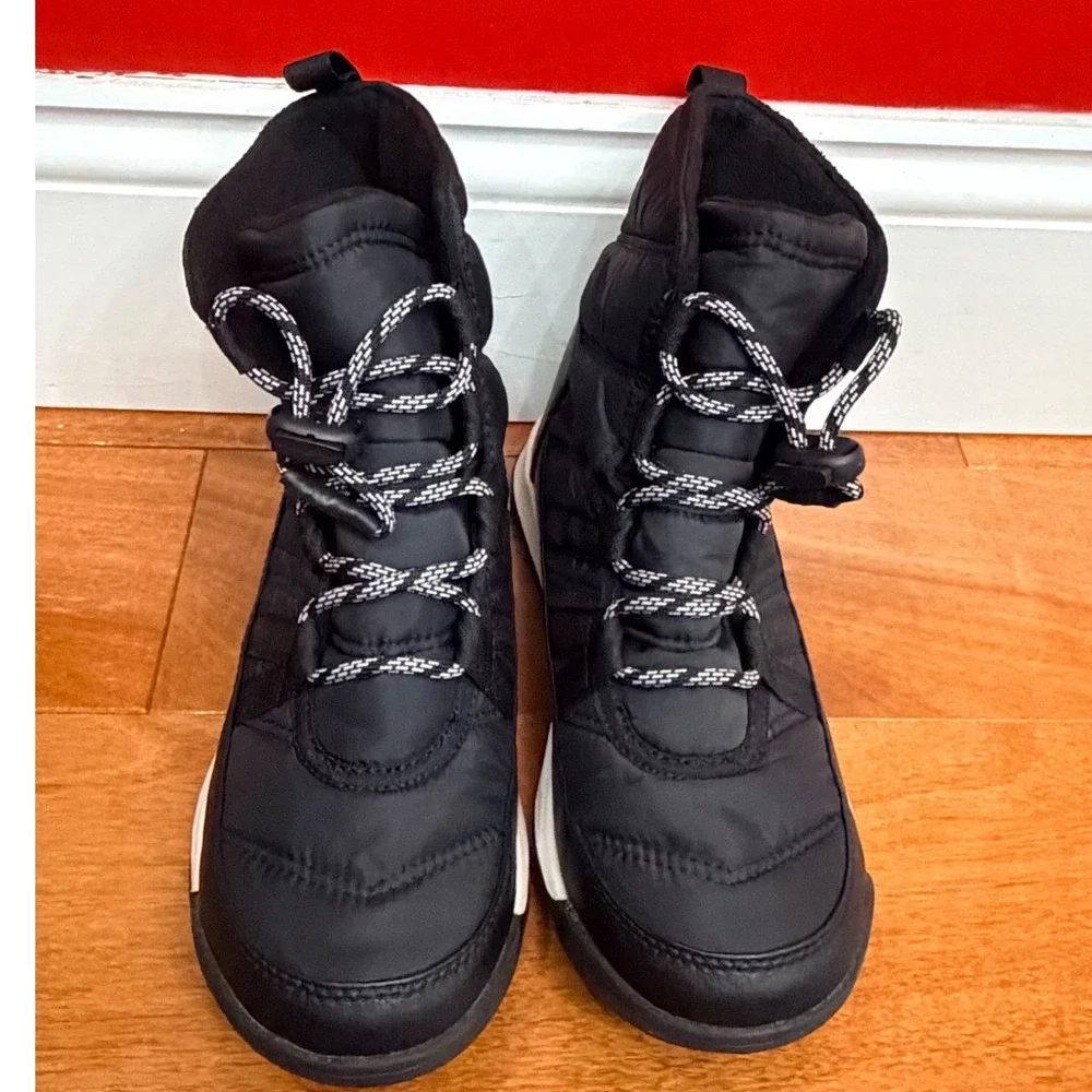 Sorel Whitney II Short Lace Snow Boots Kids Black Waterproof NY5173-010 Size 4.5