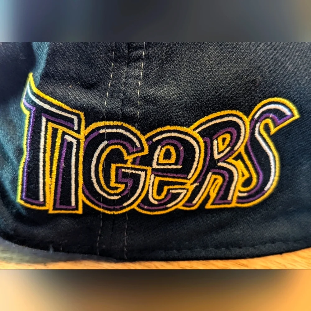 LSU SUPER RARE 90s Vintage Top of the World Graffiti fitted black hat size 6 7/8