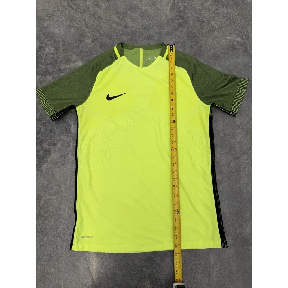 Nike aeroswift strike