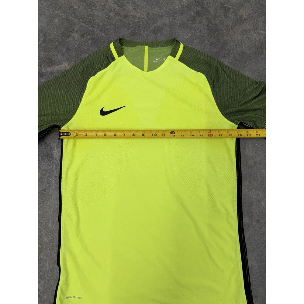Nike aeroswift strike