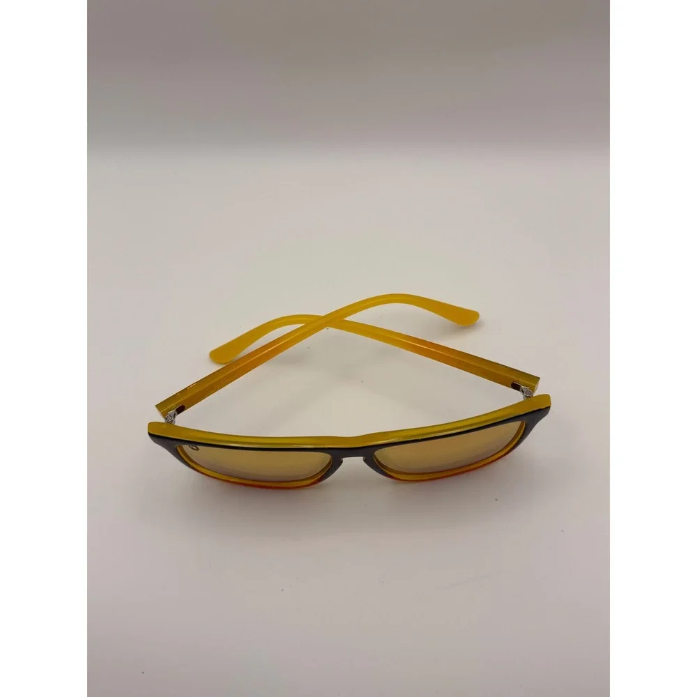 Knockaround statement vibrant