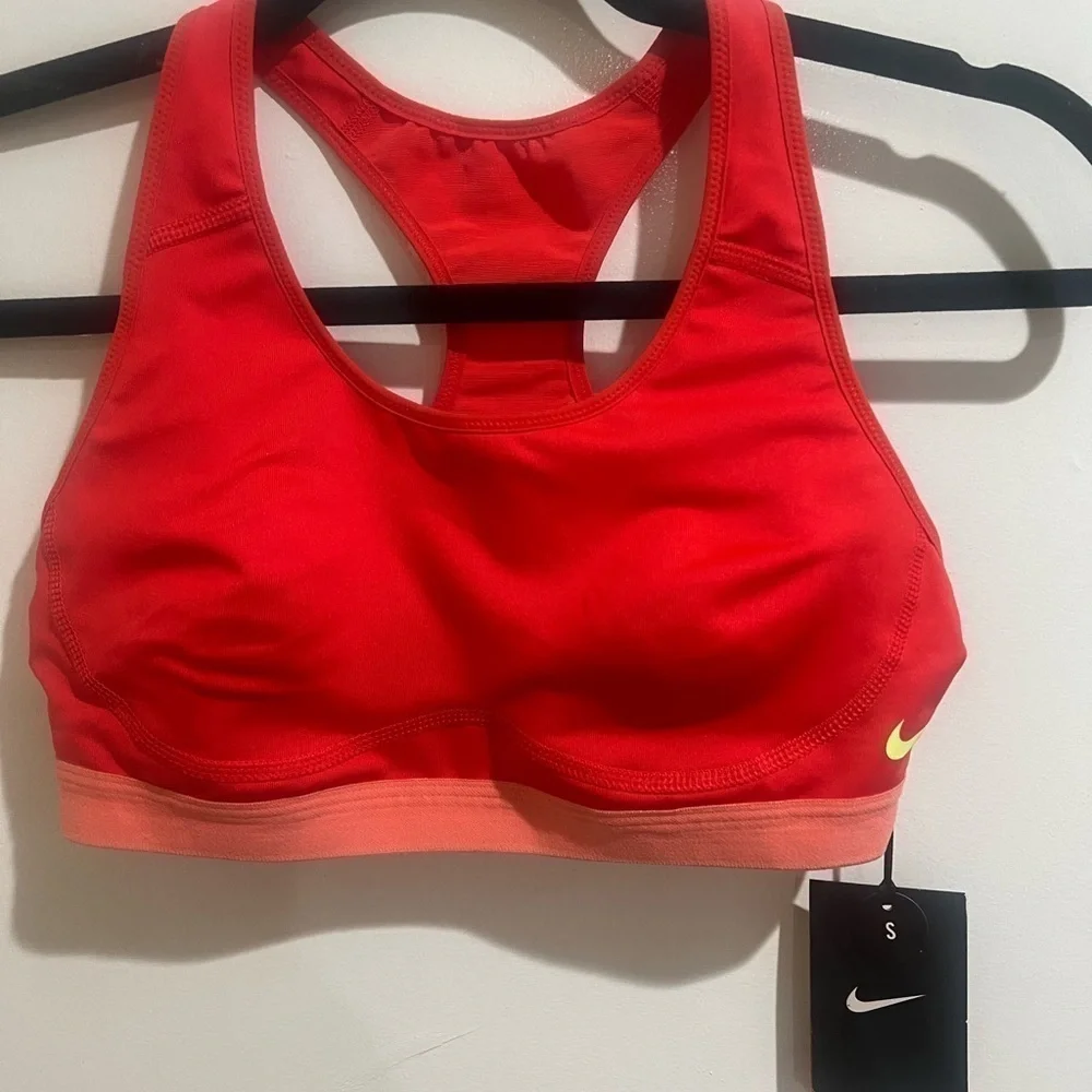 Nike nwt medium