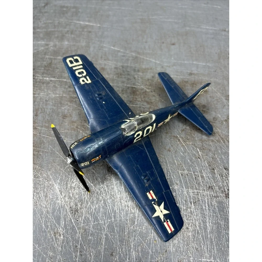 The Unbranded Brand plane assembled