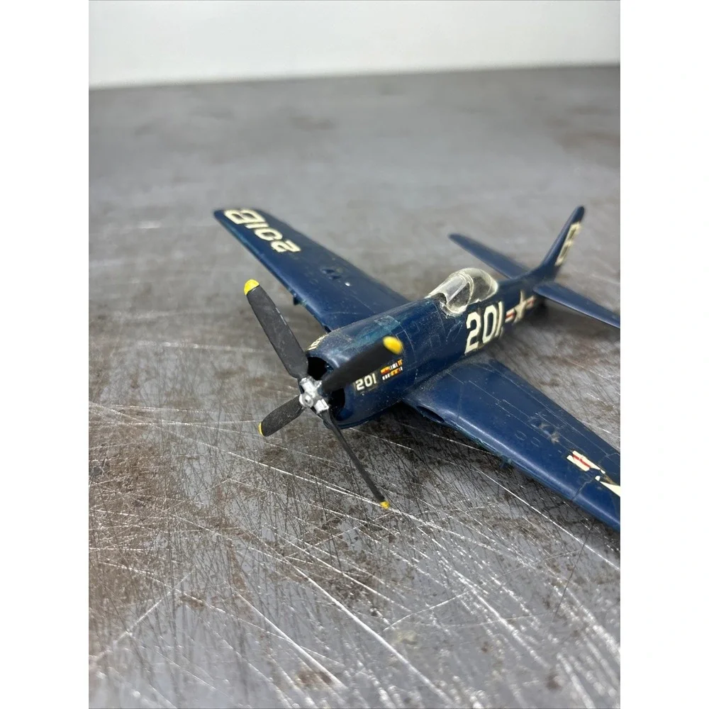 The Unbranded Brand plane assembled