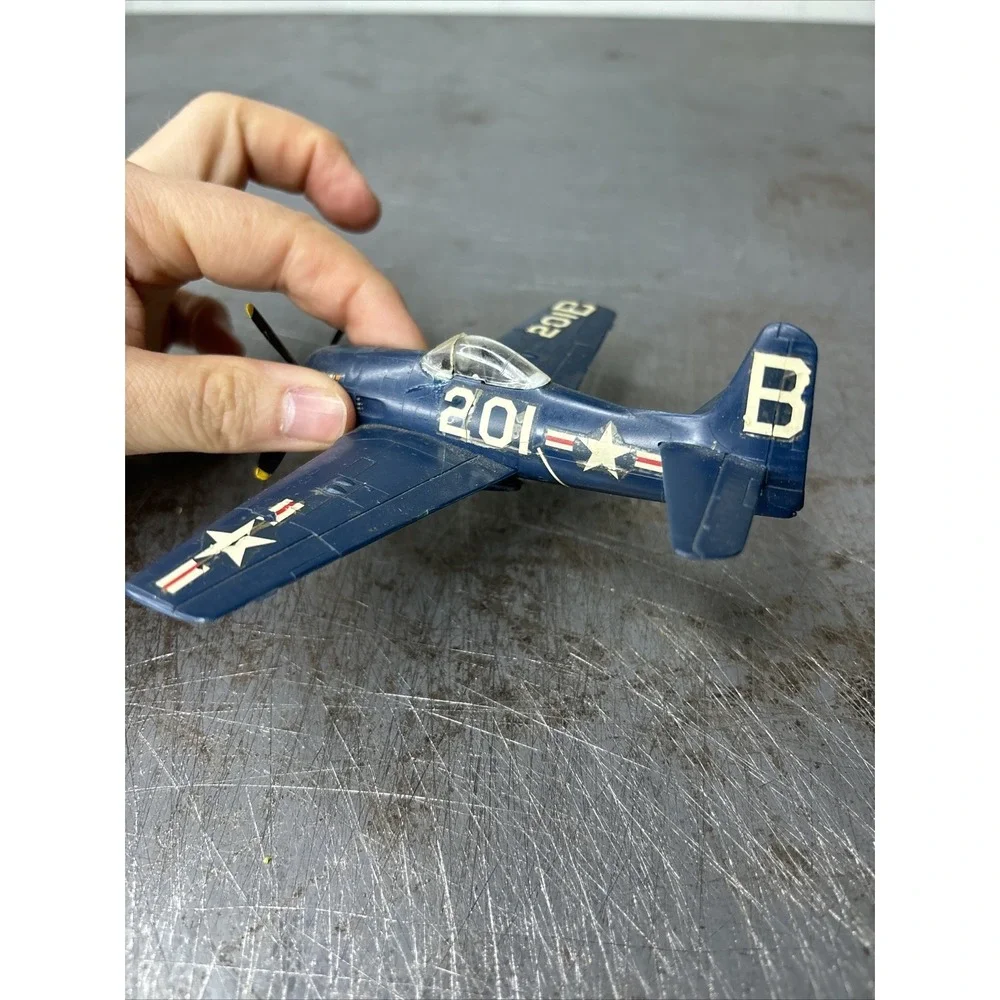 The Unbranded Brand plane assembled