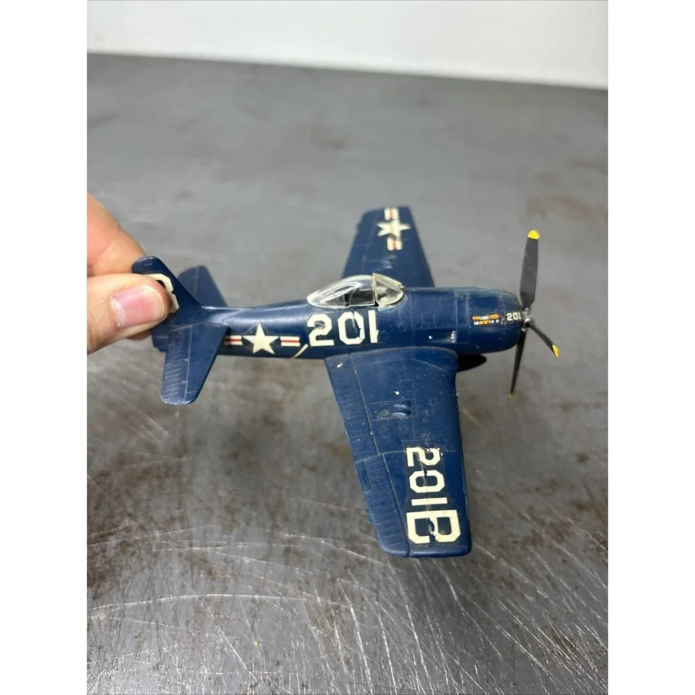 The Unbranded Brand plane assembled