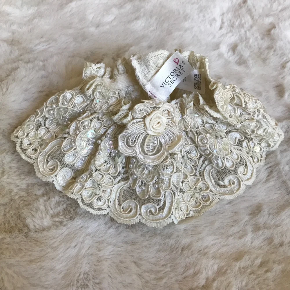 VINTAGE Victoria’s Secret Bridal Lace Garter Band Ivory Pearls Sequins New OS‎