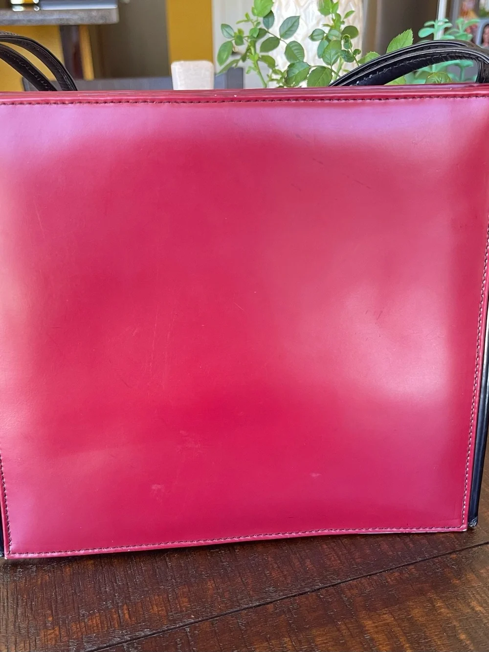 Puro Cueros leather exterior