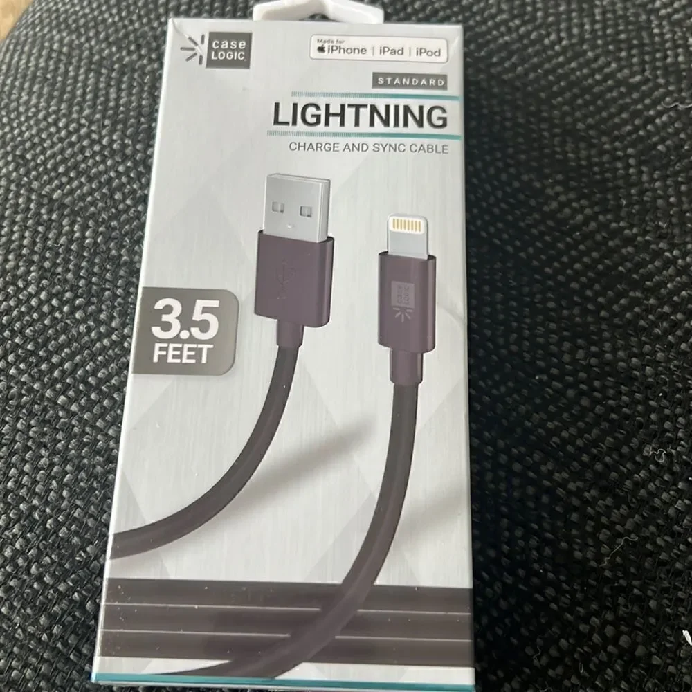 3.5 lightning charger for Apple products black