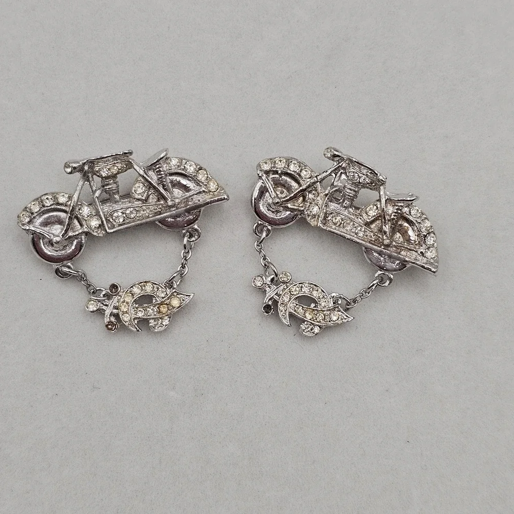 Ora motorcycle brooch