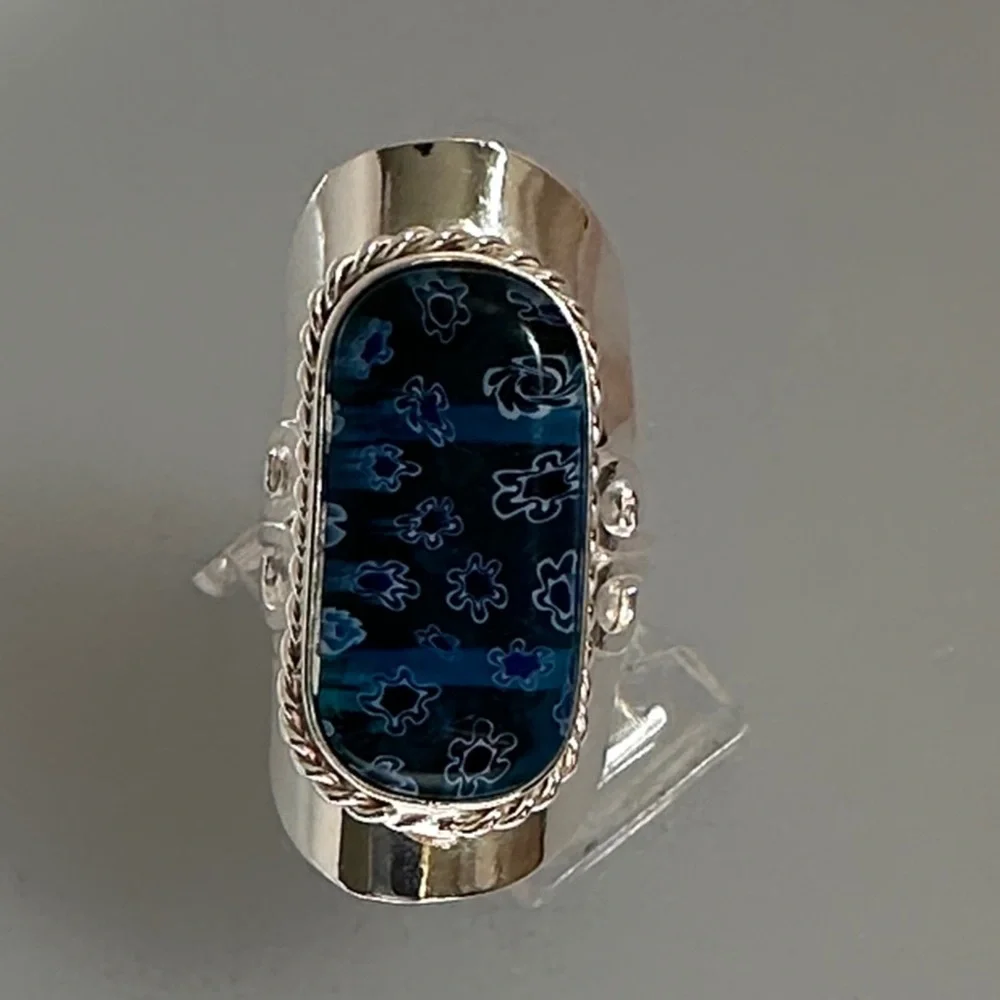 925 Sterling Silver this chic