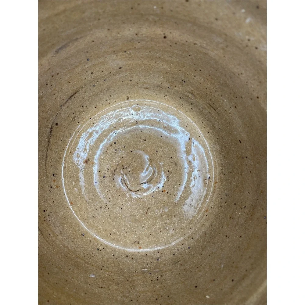 Unbranded Studio Pottery collectible indicating