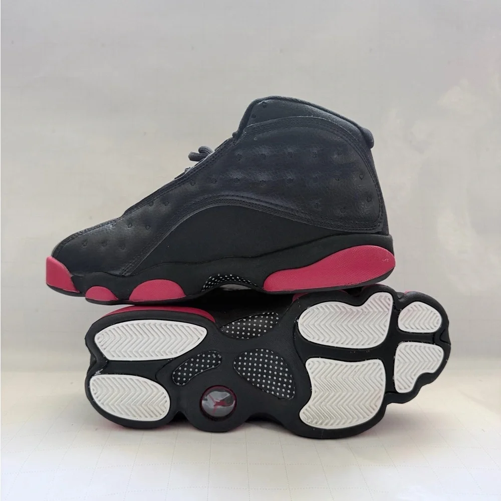 Jordan Men’s Black and red Retro Sneakers