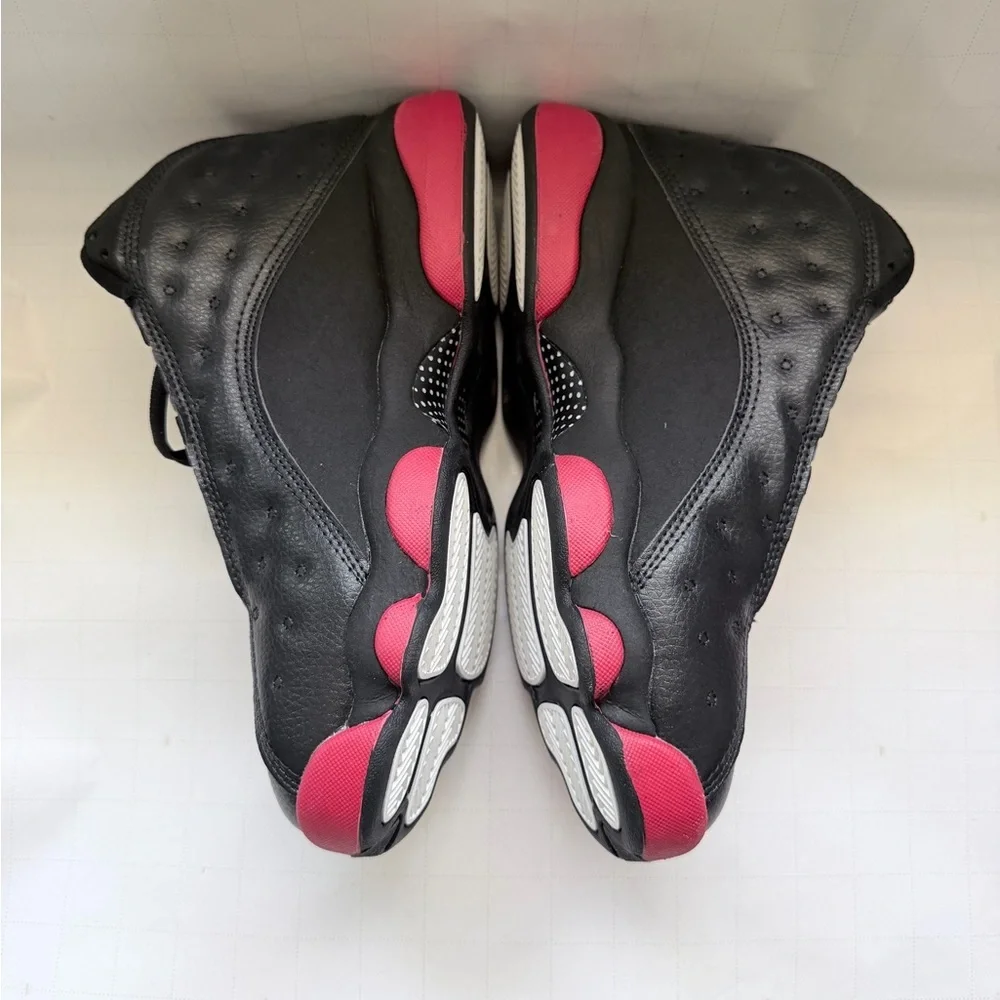 Jordan Men’s Black and red Retro Sneakers