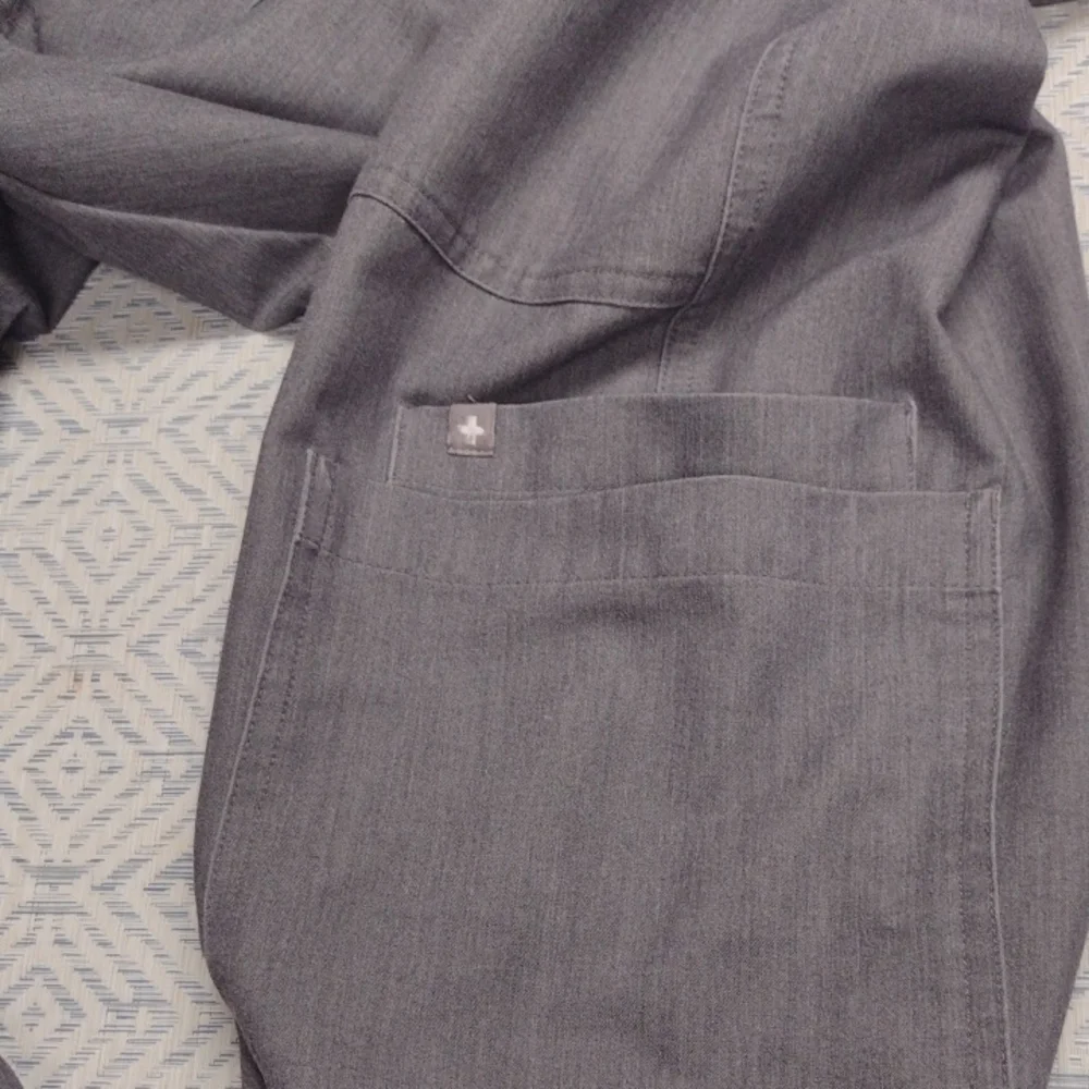 Figs comfortable cargo