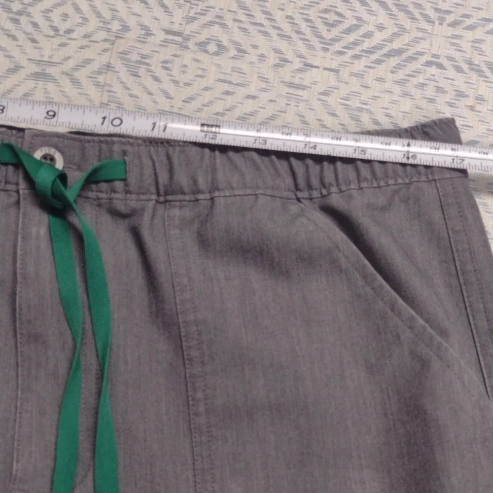Figs comfortable cargo
