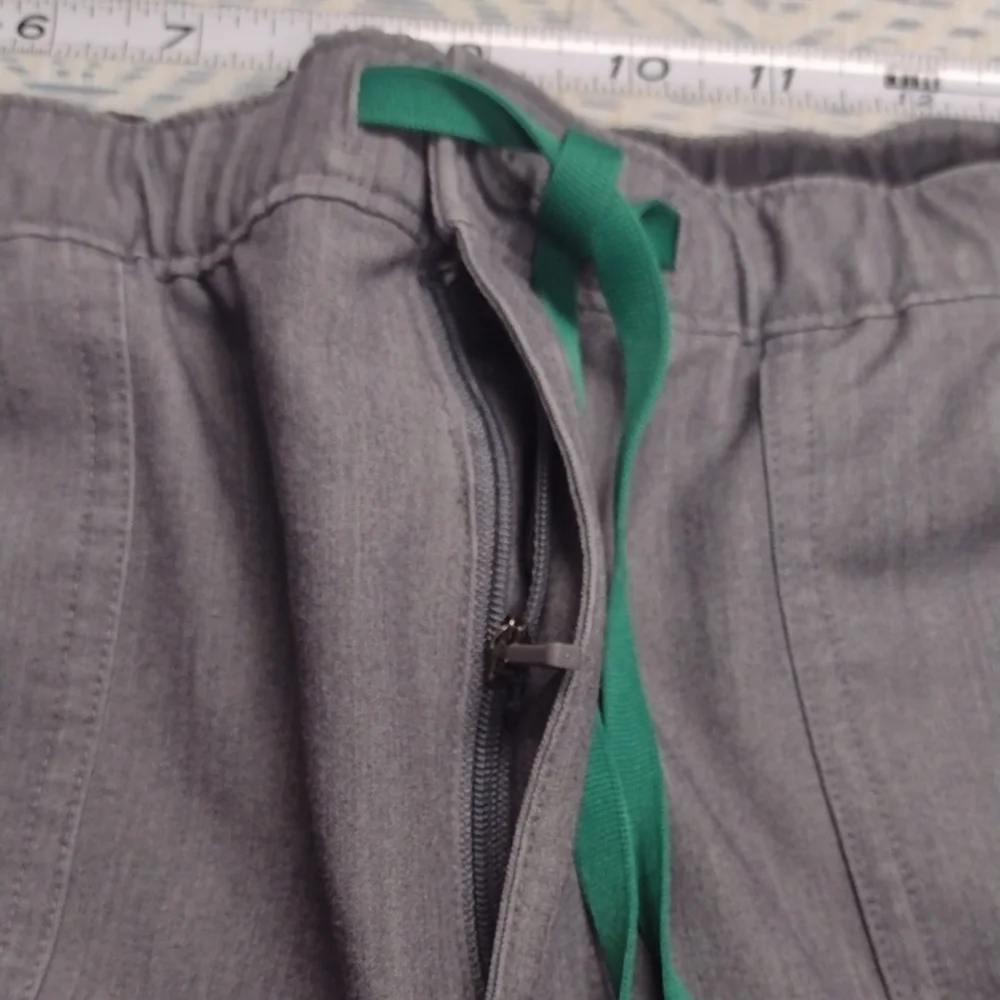 Figs comfortable cargo