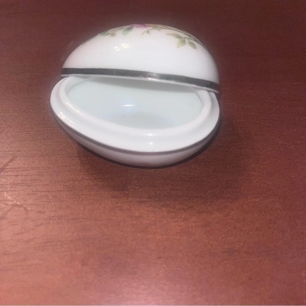Trinket holder/floral decorative egg