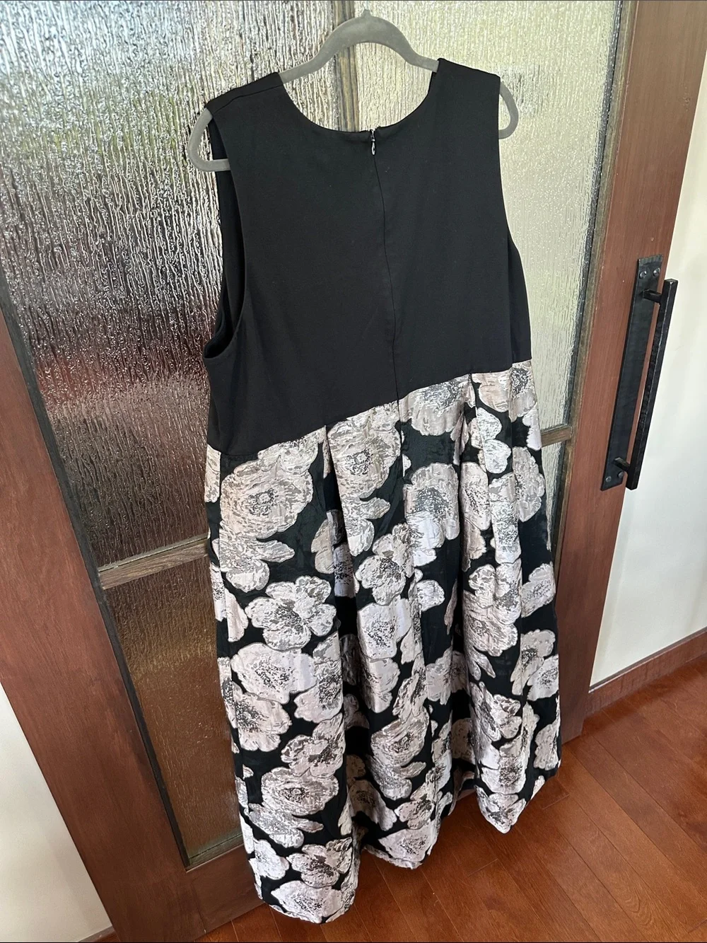 Hutch Black Floral Jacquard Black and Rose Gold Floral V-Neck Evening Gown Sz 22