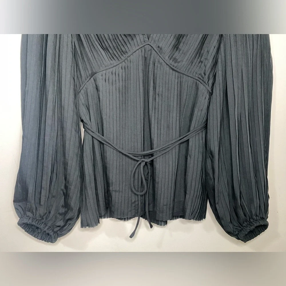 NWOT BANANA REPUBLIC PLEATED BLOUSE WOMEN‘S SIZE M