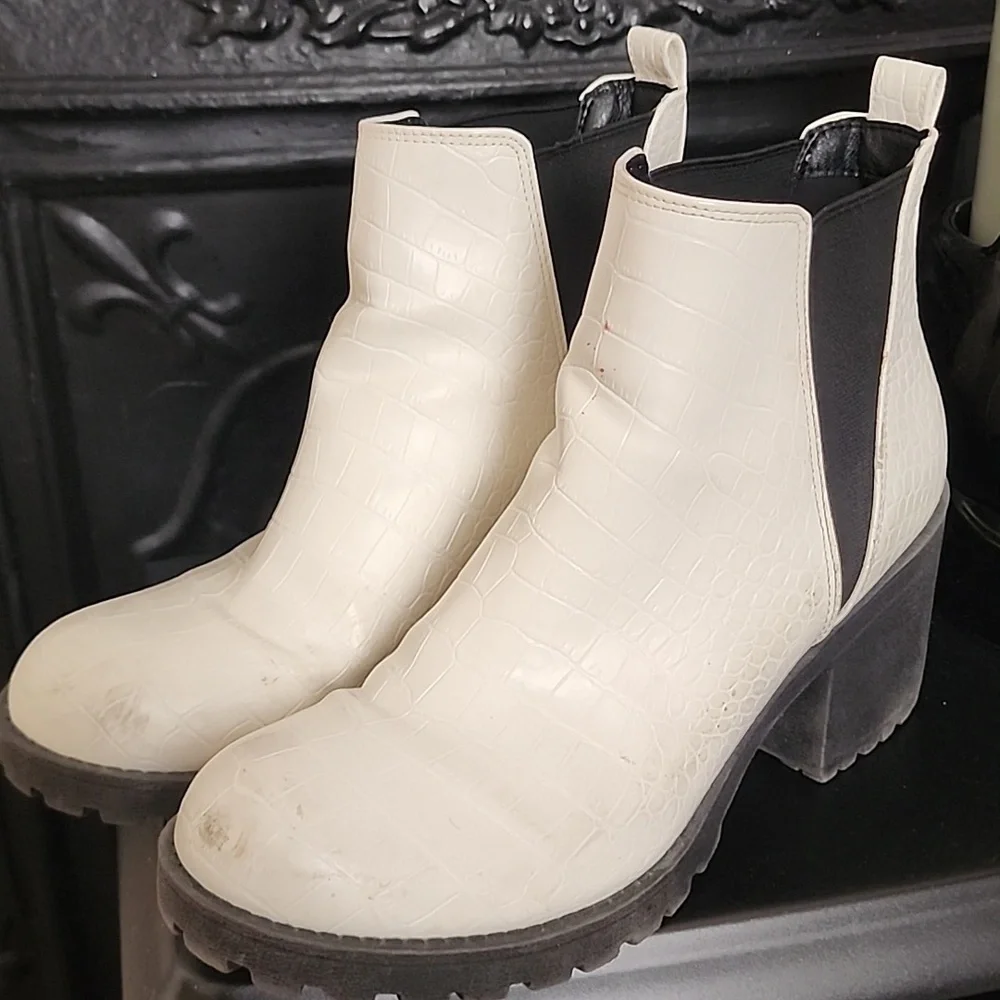 Dirty Laundry Cream Ankle Boots, Size 7.5