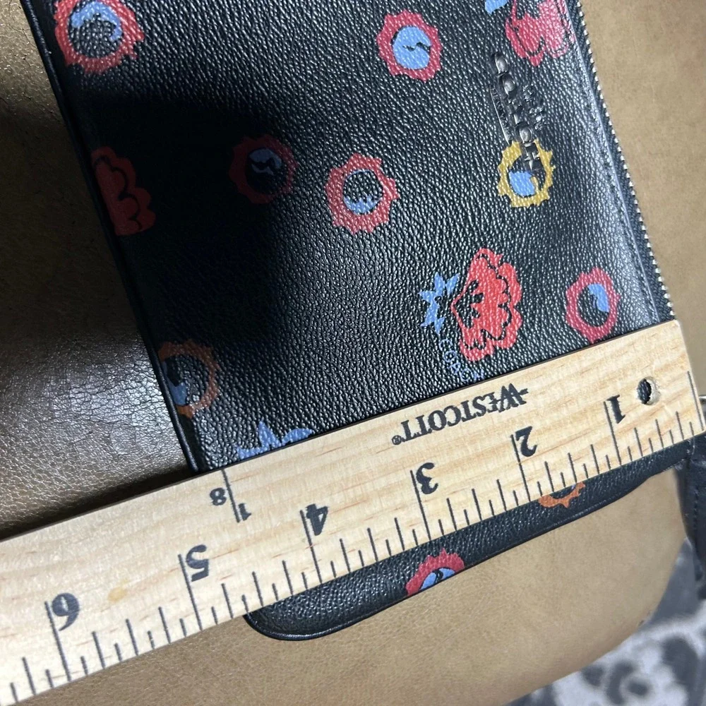 Coach base zip organizing