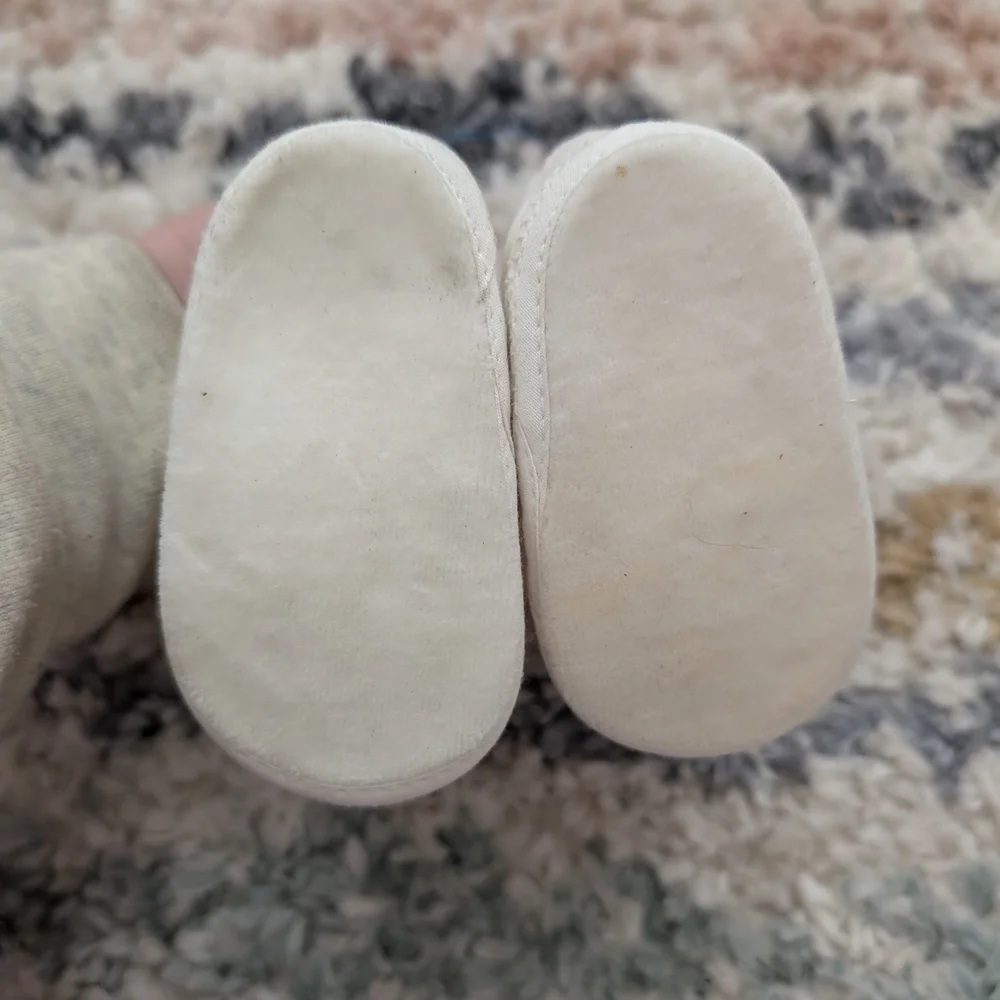💥3/$24 Classic Pooh Soft Cream Crib‎ Shoes