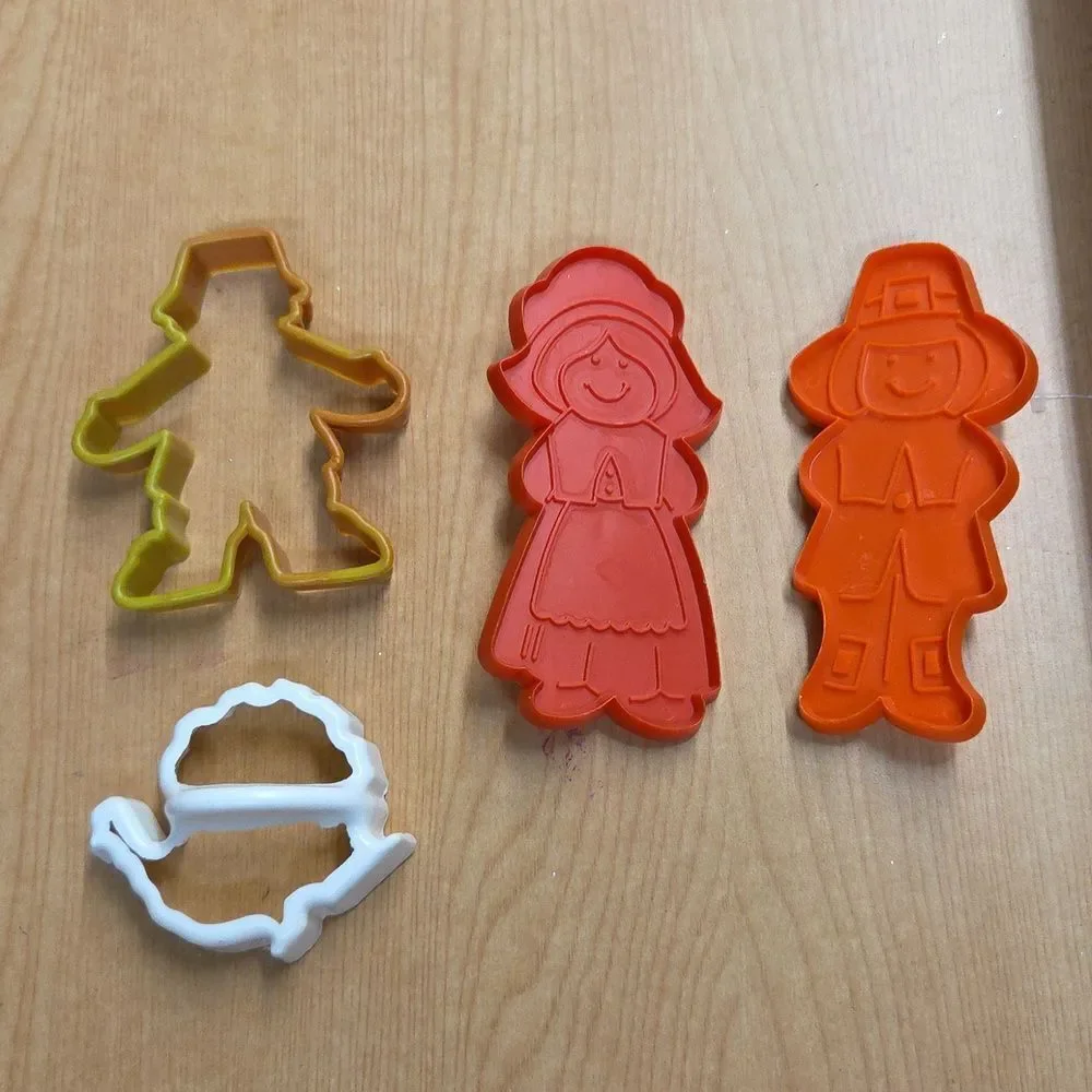 Set of 15‎ FALL cookie cutters, including leaves, ghost, pumpkins, Thanksgiving