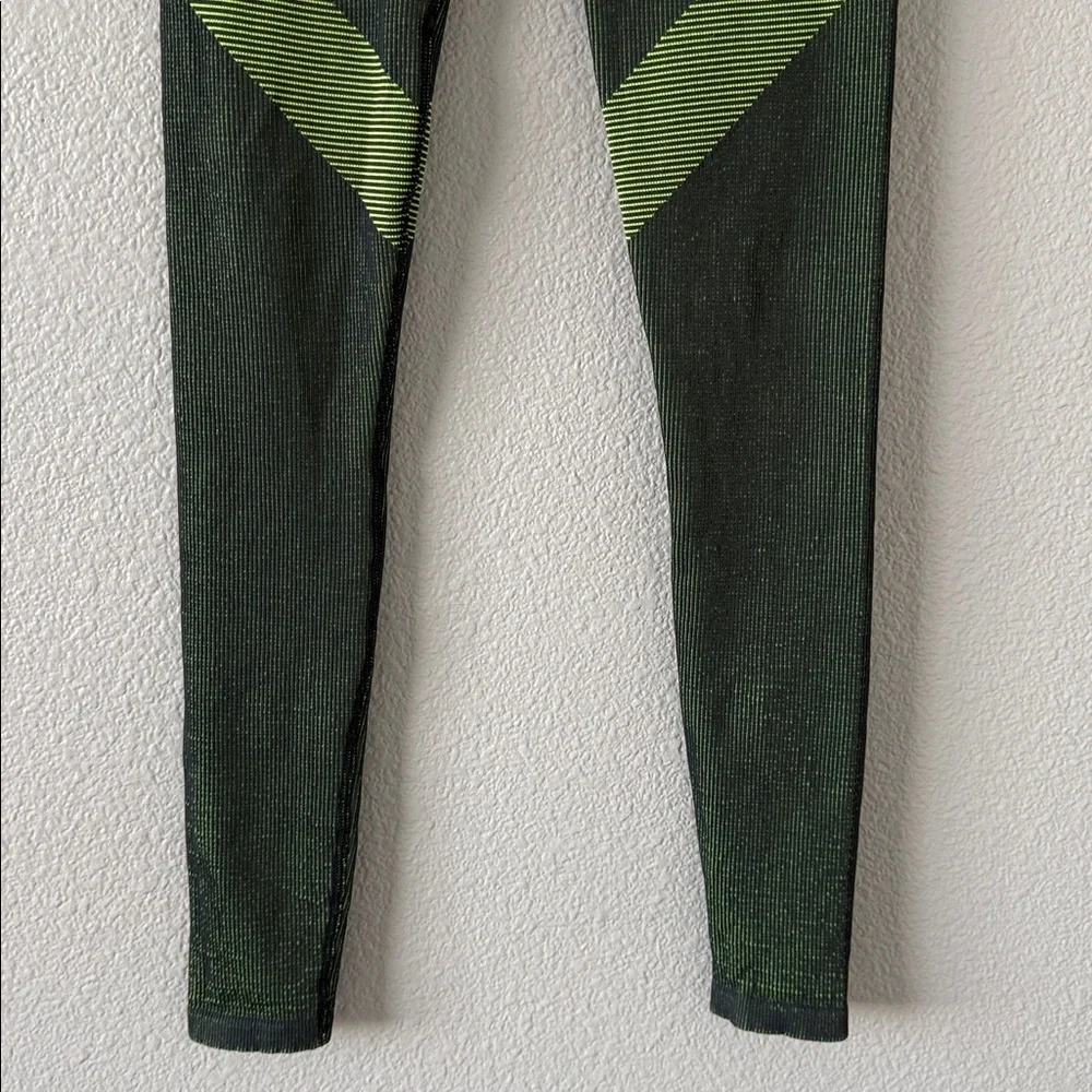 Alo‎ Yoga Women’s Green Seamless illusion Leggings Small