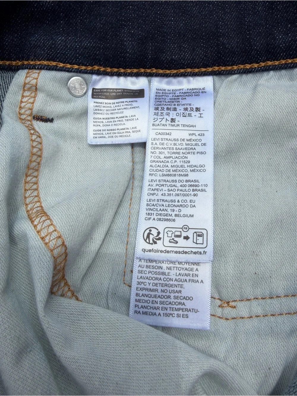 Levis this pair