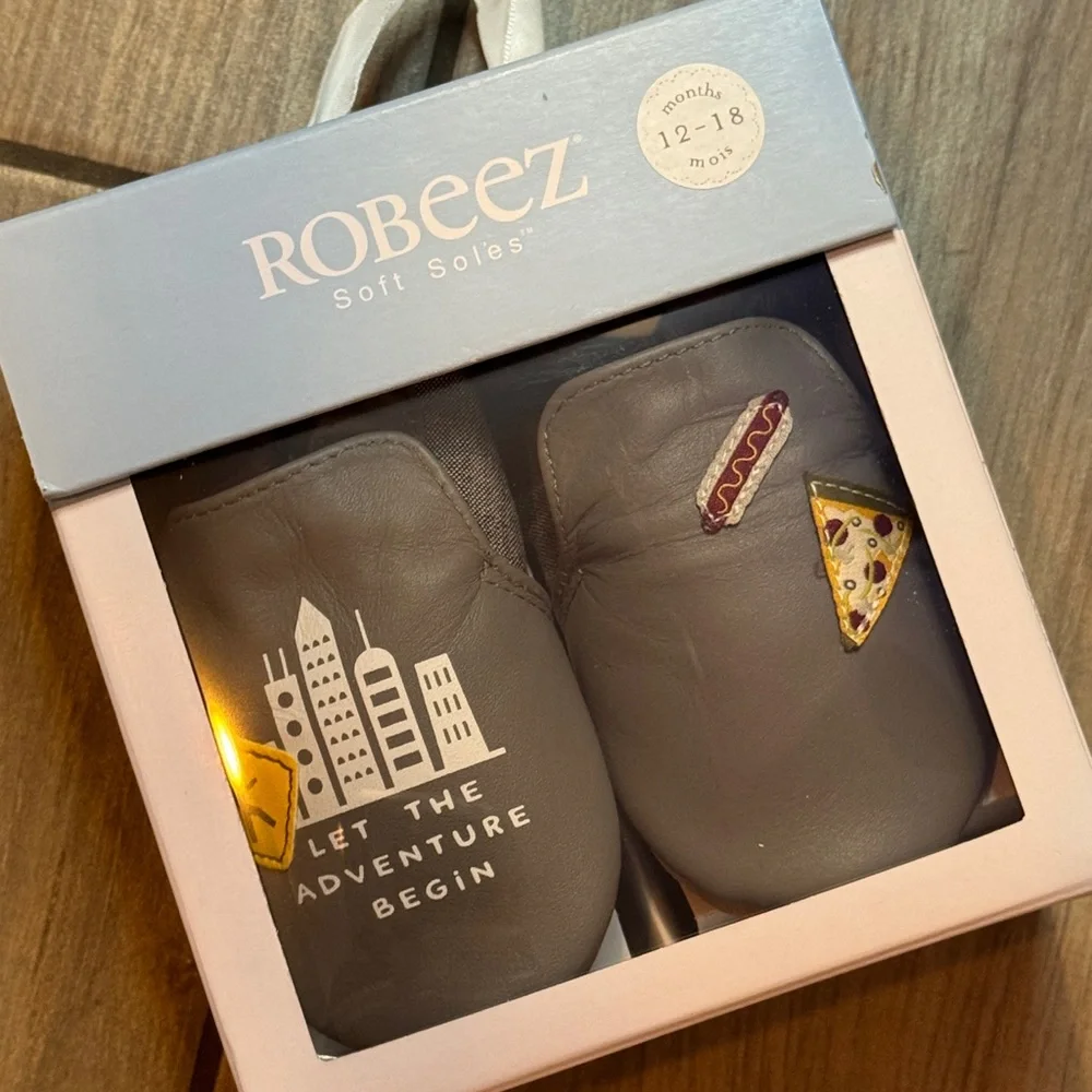 Robeez 12 nwt