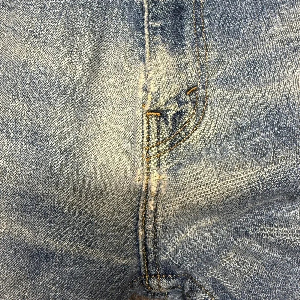 Levis item loot