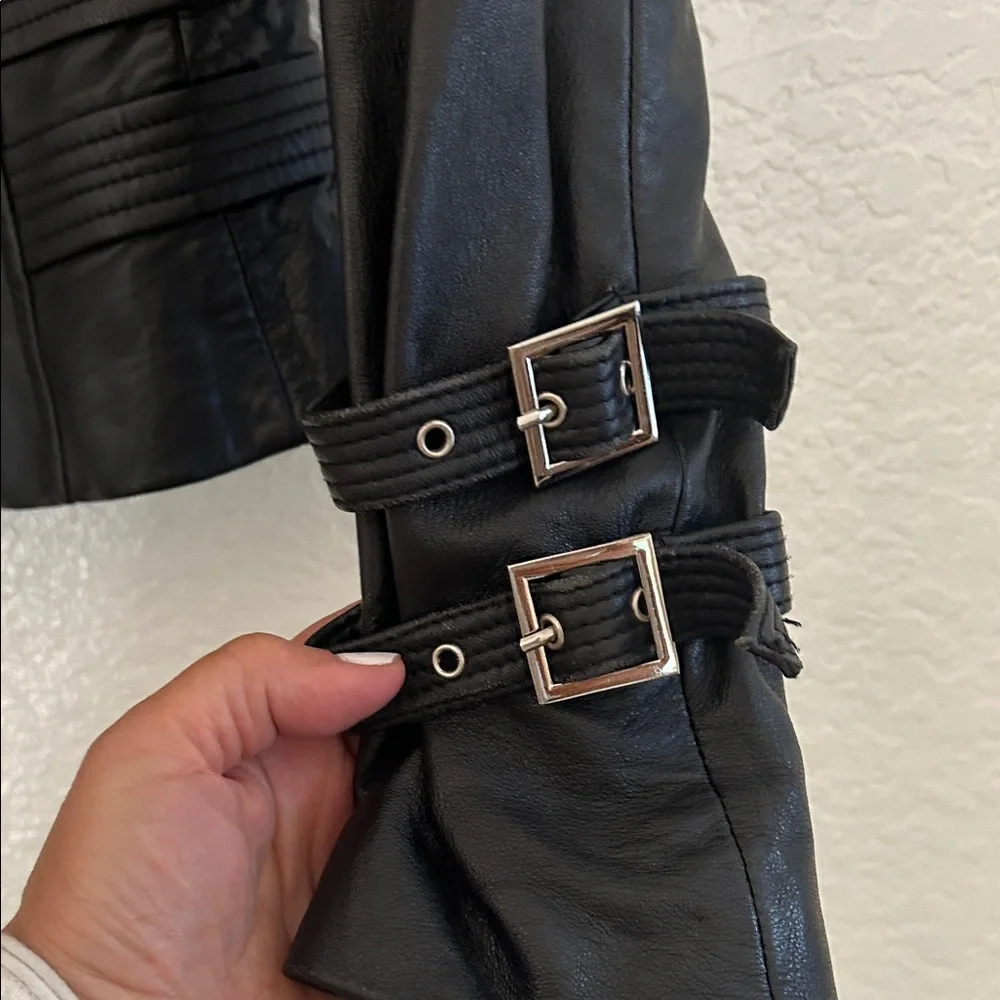 N/A sleek stylish