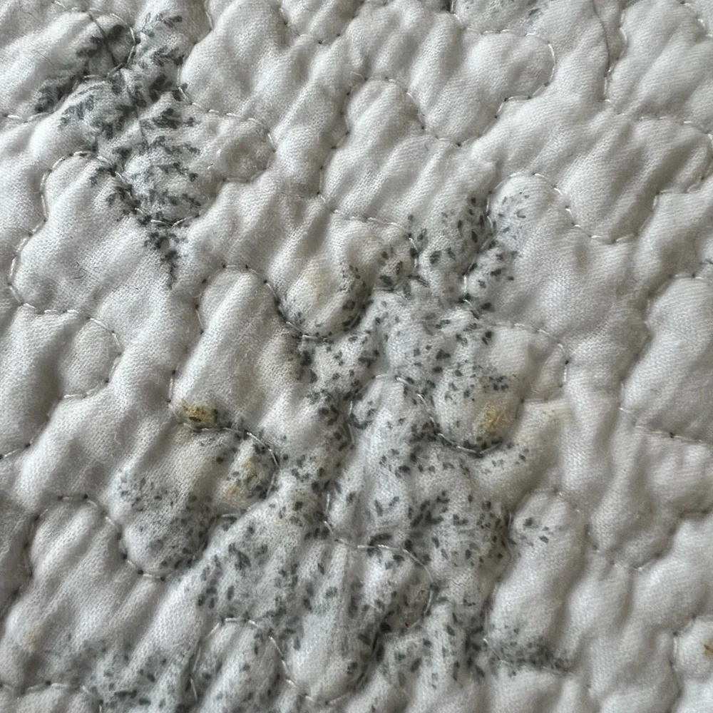 Elegant Quilted Table Runner​